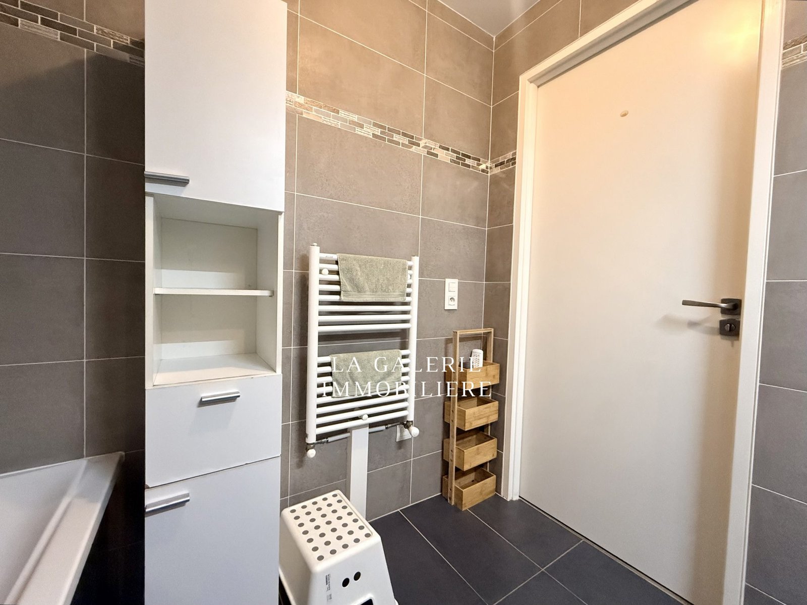 Location meublée - 3 pièces 63 m² et parking à Puteaux (92800) – Image 9