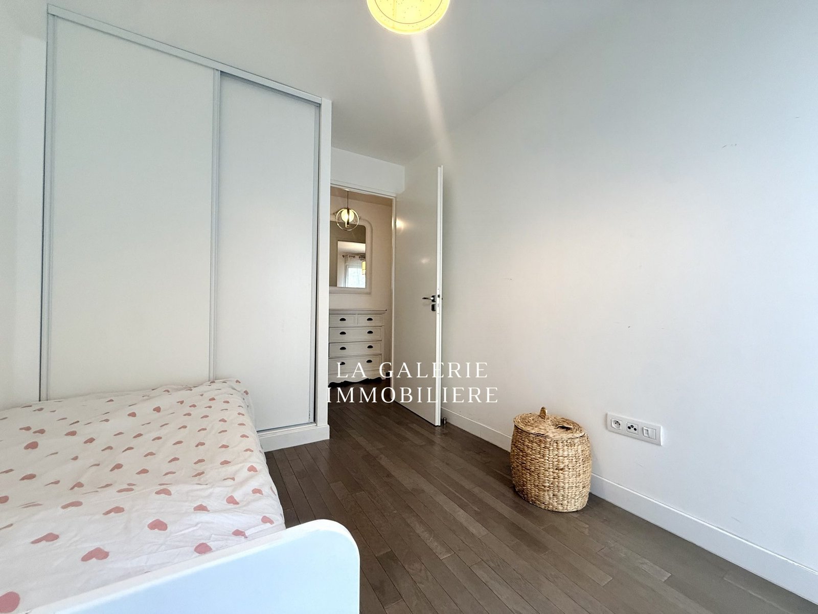 Location meublée - 3 pièces 63 m² et parking à Puteaux (92800) – Image 10