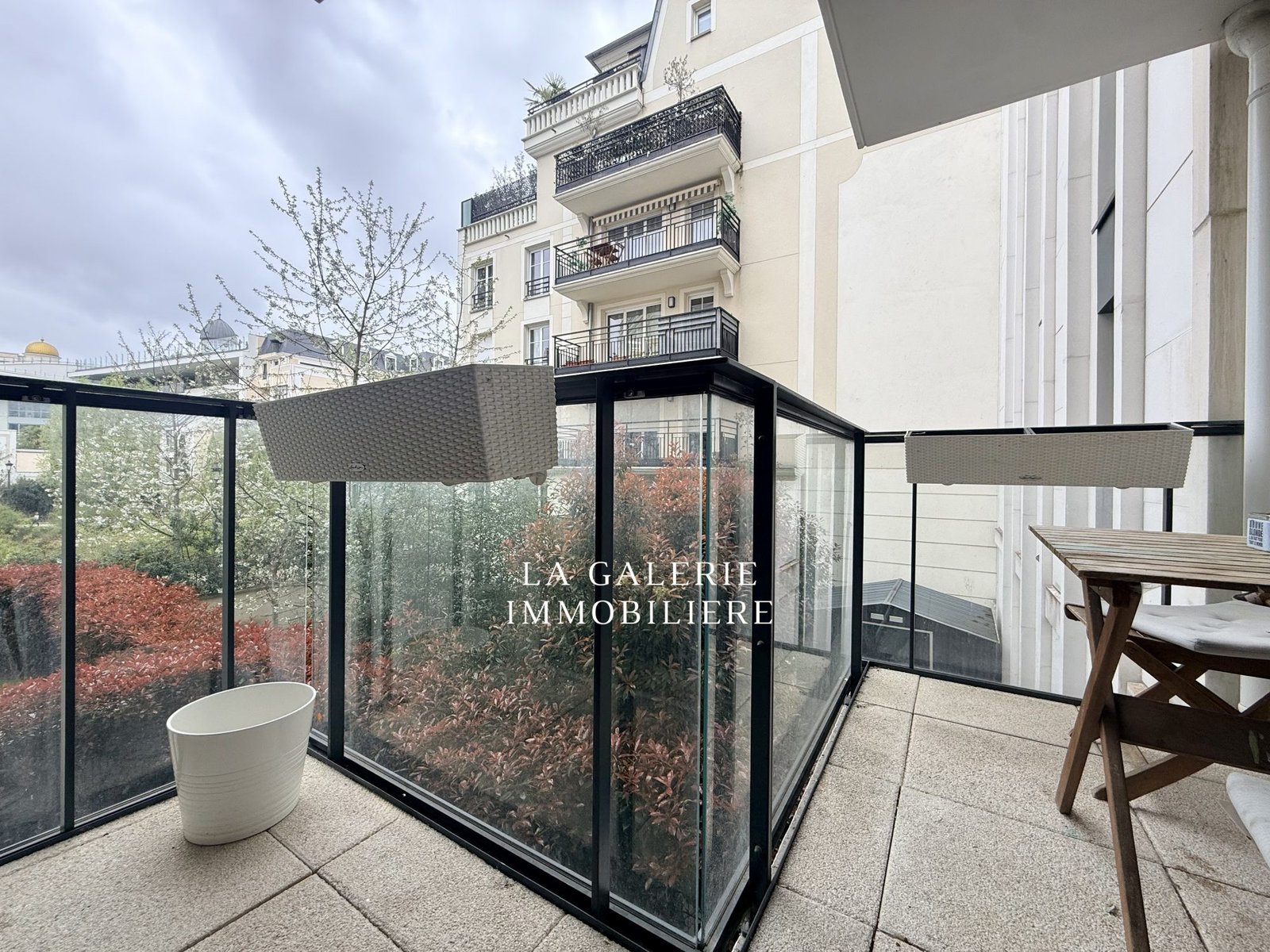 Location meublée - 3 pièces 63 m² et parking à Puteaux (92800) – Image 2
