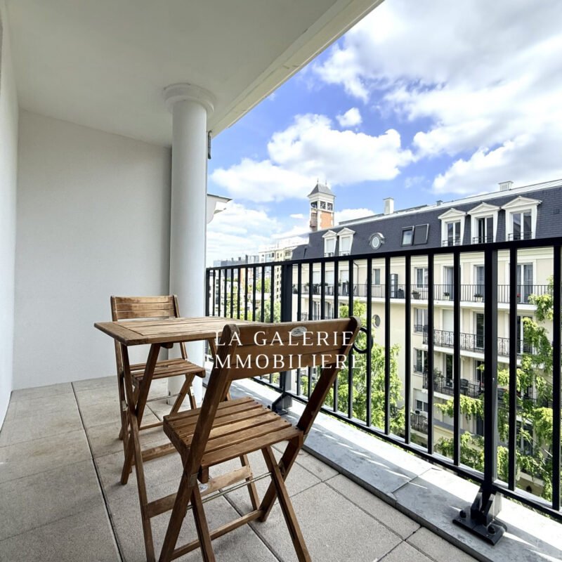 Location meublée 3 pièces 65m², balcon et parking à Puteaux (92800)