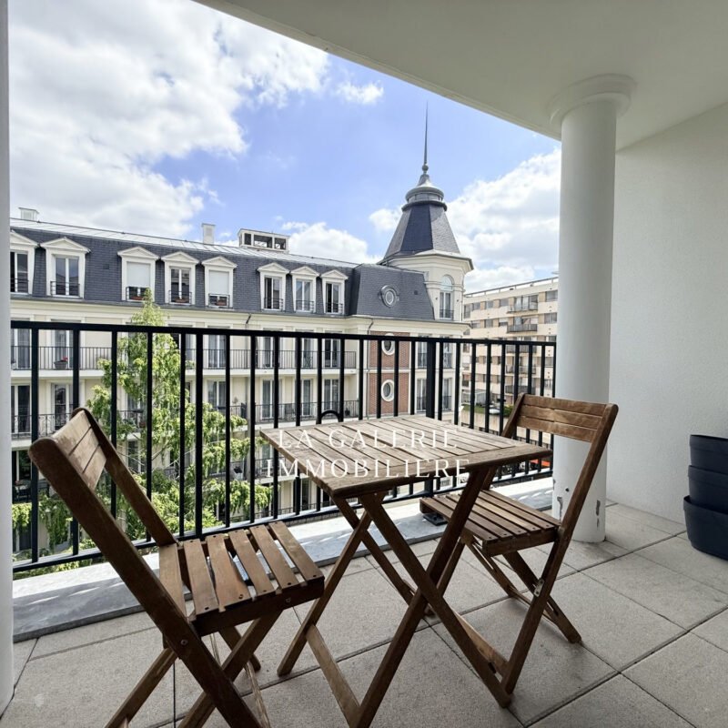 Location meublée 3 pièces 65m², balcon et parking à Puteaux (92800)