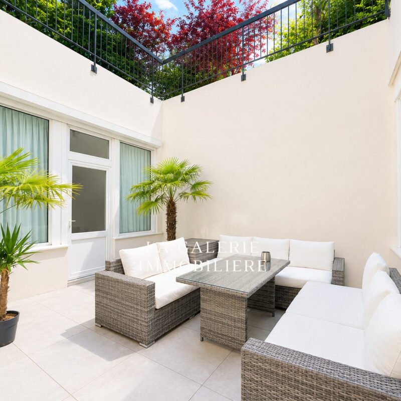 Appartement 5 pièces, patio 20 m², clim et parking à Suresnes (92150)