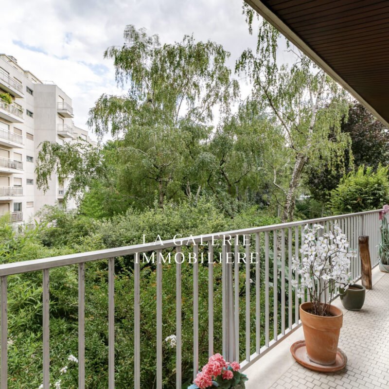 Appartement familial 4 chambres, 2 grands balcons côté jardin au calme, secteur Cité scolaire Pasteur – box en sus à Neuilly-sur-Seine (92200)