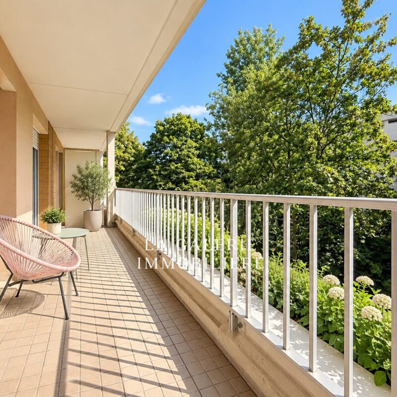 Appartement à rafraichir 4 pièces, balcon, cave & parking à Puteaux (92800)